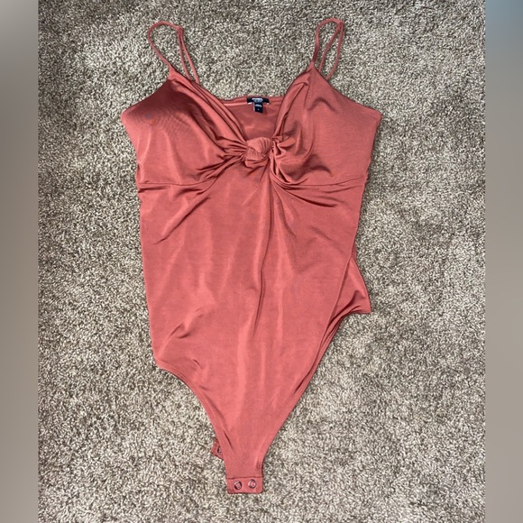 Express Body Contour Silky Knotted Front Thong Bodysuit with Removable Cups - Picture 2 of 9